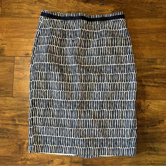 BODEN Navy/White Pencil Skirt Size 4R EUC - Picture 1 of 3